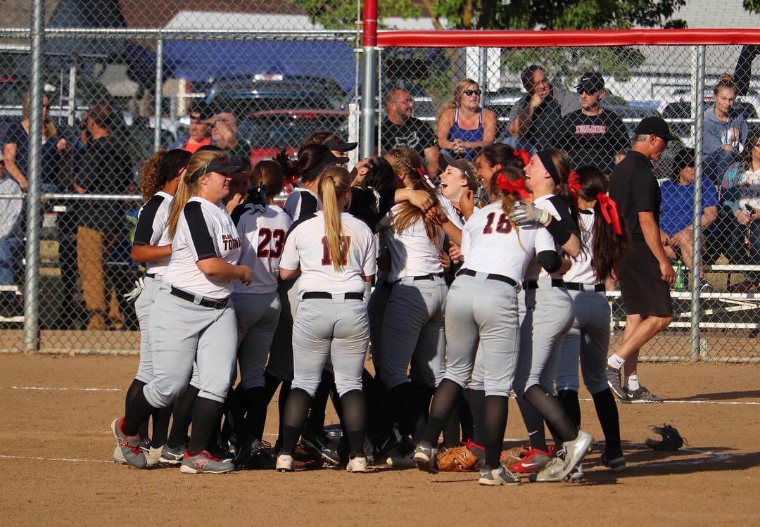 North Medford advances to the OSAA State…